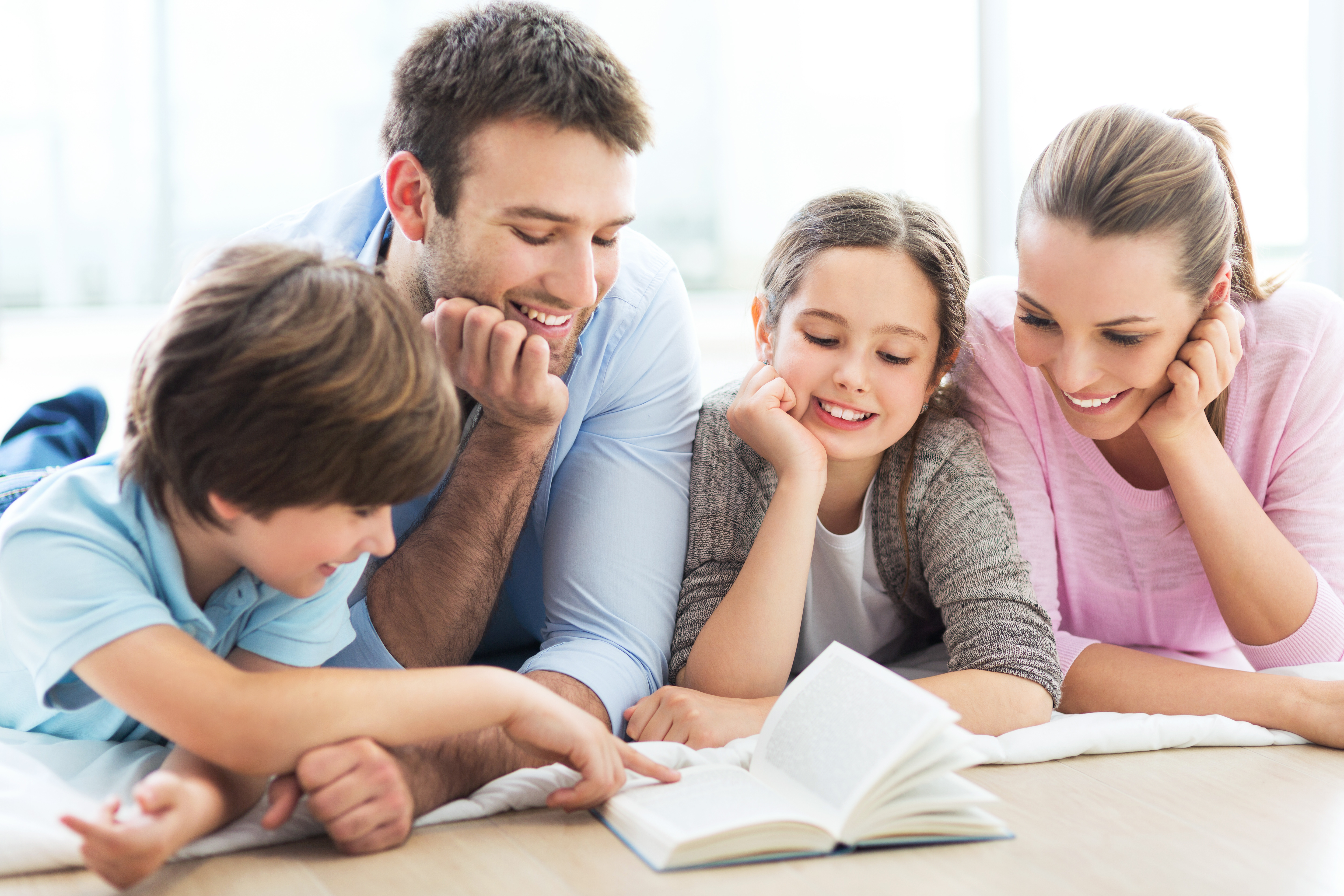 Обсуждение близких. Родители и дети. Воспитание ребенка. Родители учеников. Семейное чтение.
